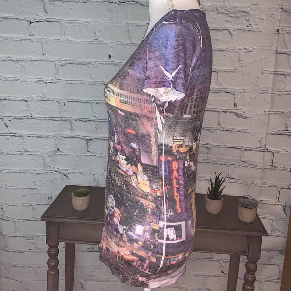 💜 HELLO VEGAS! Beautiful embellished Las Vegas strip t-shirt. Size L - Picture 5 of 11